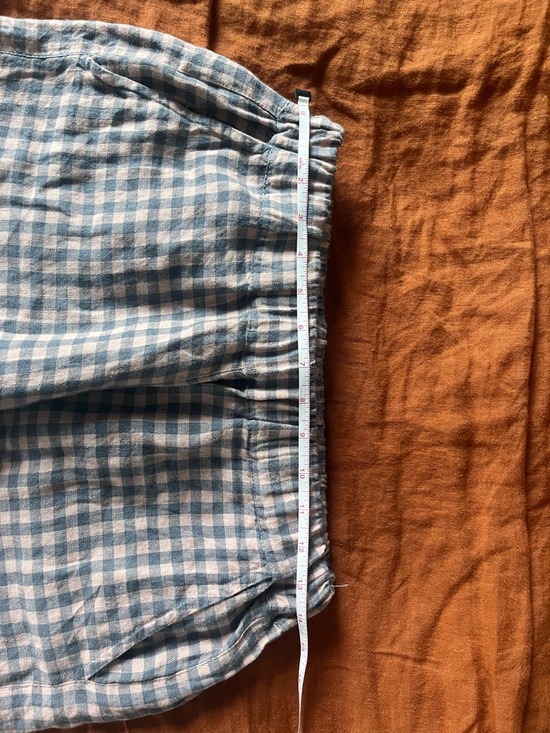 High-waisted Linen Shorts - Picture 4 of 4